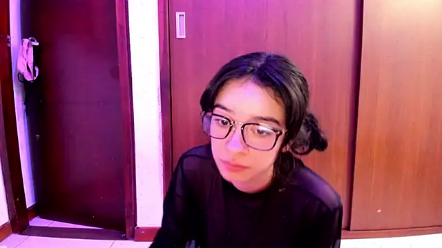 Snapshot of _Lunnaa_ chatting on 2, 2, 2025  Lunnaa  online show from 2, 2, 2025