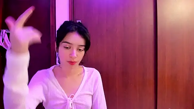 Snapshot of _Lunnaa_ chatting on 3, 2, 2025  Lunnaa  online show from 3, 2, 2025