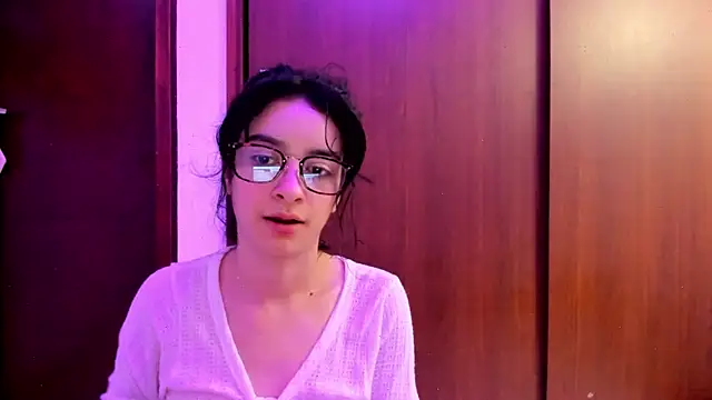 Snapshot of _Lunnaa_ chatting on 3, 2, 2025  Lunnaa  online show from 3, 2, 2025
