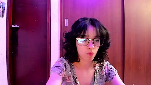 Snapshot of _Lunnaa_ chatting on 10, 2, 2025  Lunnaa  online show from 10, 2, 2025
