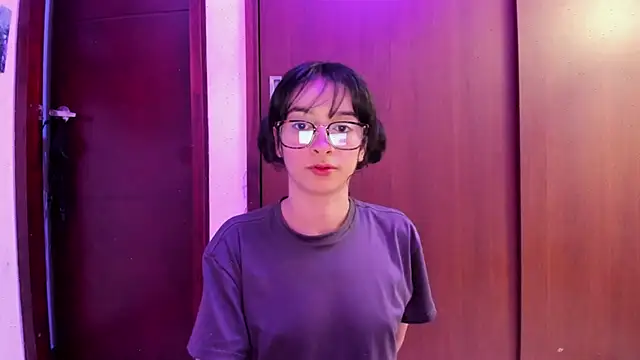 Snapshot of _Lunnaa_ chatting on 23, 2, 2025  Lunnaa  online show from 23, 2, 2025