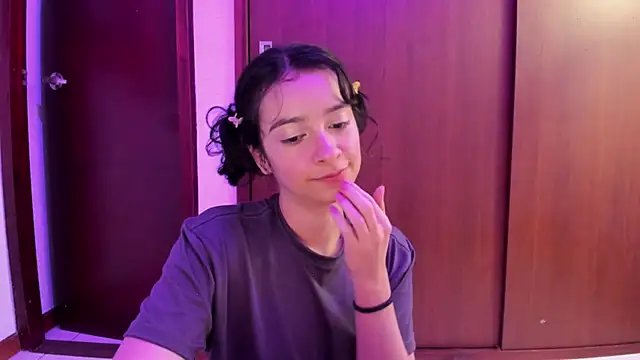 Snapshot of _Lunnaa_ chatting on 23, 2, 2025  Lunnaa  online show from 23, 2, 2025