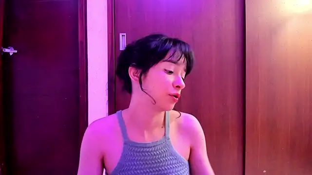 Snapshot of _Lunnaa_ chatting on 2, 3, 2025  Lunnaa  online show from 2, 3, 2025
