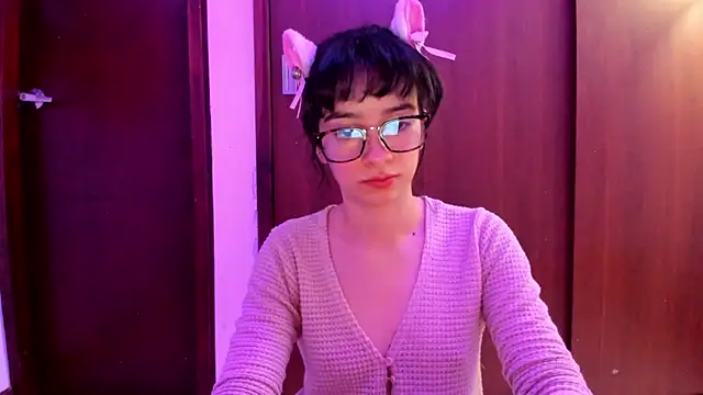 Snapshot of _Lunnaa_ chatting on 3, 3, 2025  Lunnaa  online show from 3, 3, 2025