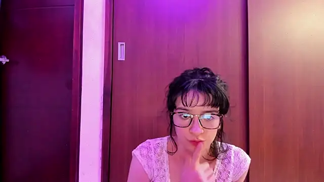 Snapshot of _Lunnaa_ chatting on 15, 3, 2025  Lunnaa  online show from 15, 3, 2025