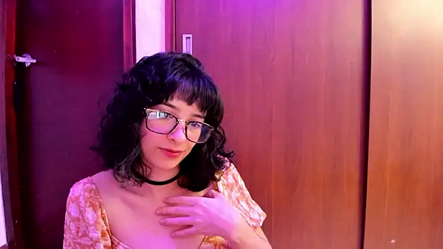 Snapshot of _Lunnaa_ chatting on 23, 3, 2025  Lunnaa  online show from 23, 3, 2025