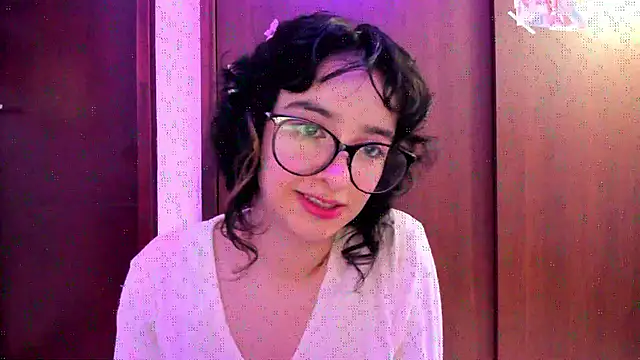 Snapshot of _Lunnaa_ chatting on 26, 9, 2025  Lunnaa  online show from 26, 9, 2025