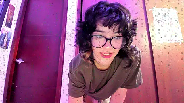Snapshot of _Lunnaa_ chatting on 20, 10, 2025  Lunnaa  online show from 20, 10, 2025