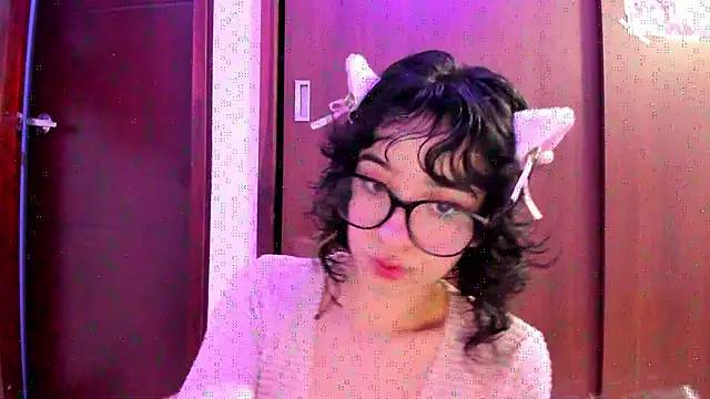 Snapshot of _Lunnaa_ chatting on 27, 10, 2025  Lunnaa  online show from 27, 10, 2025