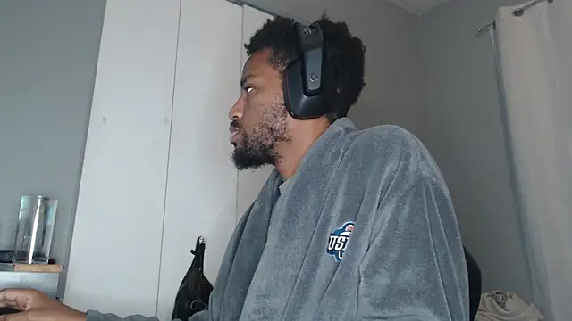 Snapshot of ChrisVacher chatting on 16, 12, 2024 ChrisVacher online show from 16, 12, 2024