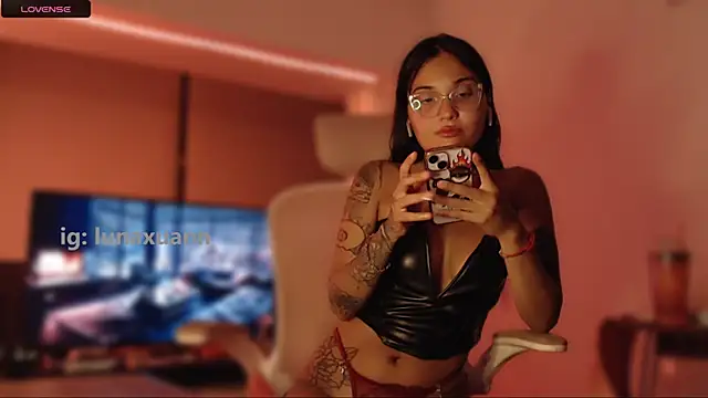 LunaXuan online show from 15, 1, 2025