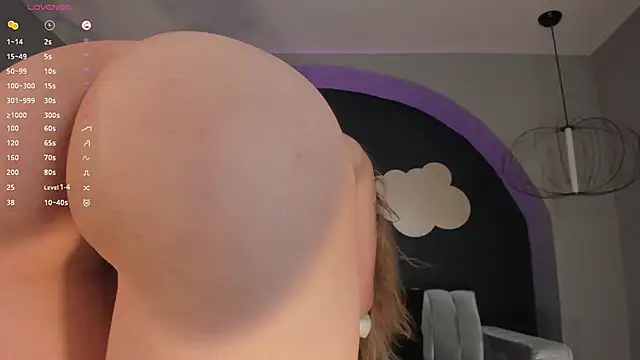 NiaHolland online show from 6, 12, 2024