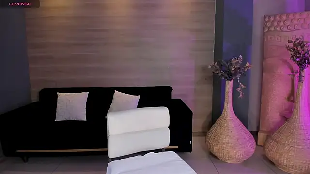 Snapshot of NiaHolland chatting on 11, 5, 2026 NiaHolland online show from 11, 5, 2026