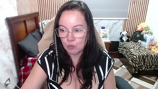 Sonialorens  online show from 13, 4, 2026