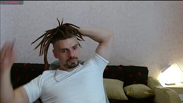 Snapshot of Aestheticguy101 chatting on 12, 6, 2026 Aestheticguy101 online show from 12, 6, 2026