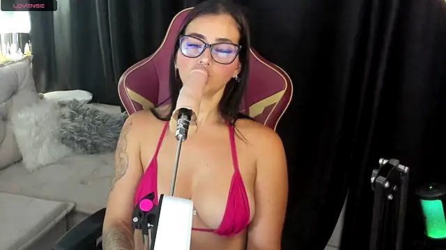 LauraColour online show from 5, 2, 2026