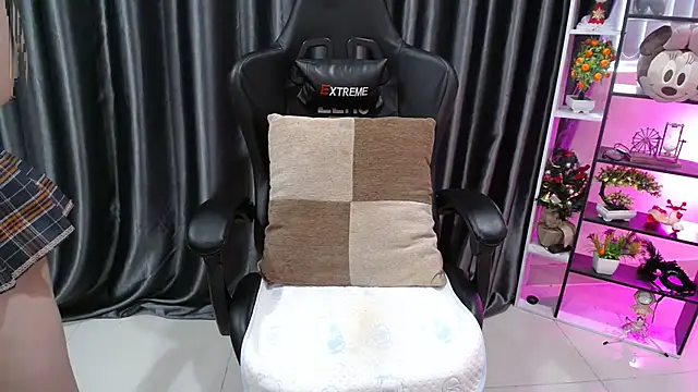 Yuki-yio online show from 12, 10, 2025