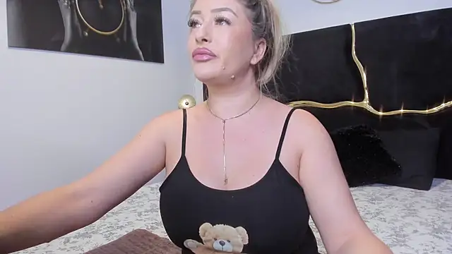 Snapshot of lisa2018 chatting on 11, 3, 2025 lisa2018 online show from 11, 3, 2025