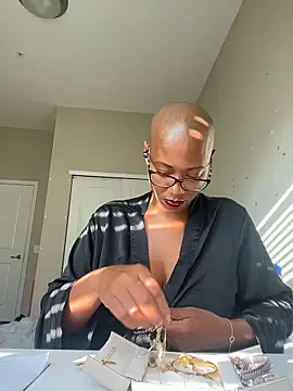 HoneyDripHer online show from 5, 11, 2025