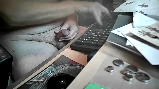 Snapshot of dirtyharry2022 chatting on 1, 1, 2025 dirtyharry2022 online show from 1, 1, 2025