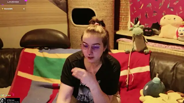 Snapshot of GamerGirl_Eve chatting on 18, 2, 2026 GamerGirl Eve online show from 18, 2, 2026