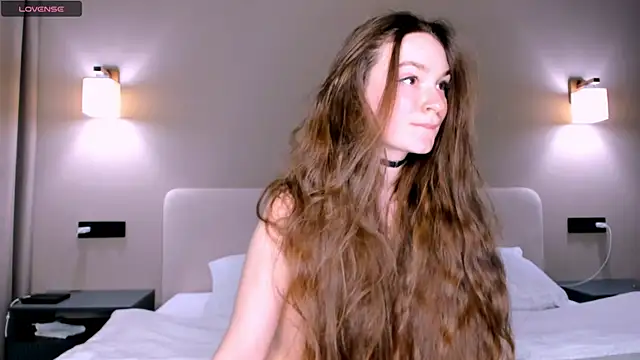 BondGirll online show from 7, 3, 2025