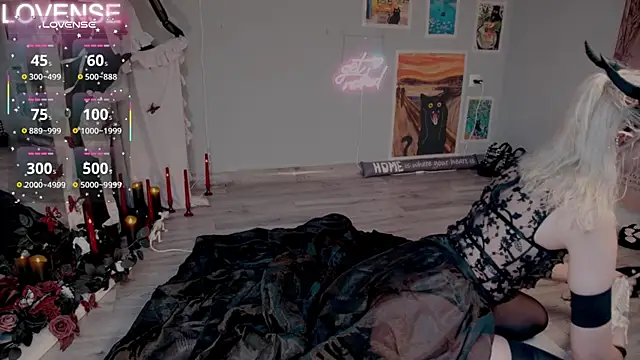 Careful i bite online show from 25, 10, 2025