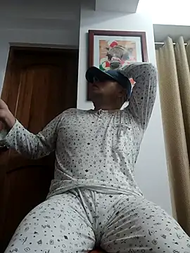 chicoguapo8 online show from 2, 10, 2025