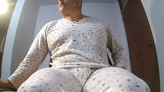 chicoguapo8 online show from 27, 11, 2025