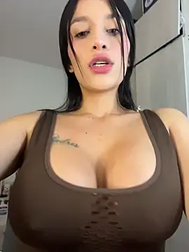 Snapshot of Emmily_19 chatting on 1, 5, 2026 Emmily 19 online show from 1, 5, 2026