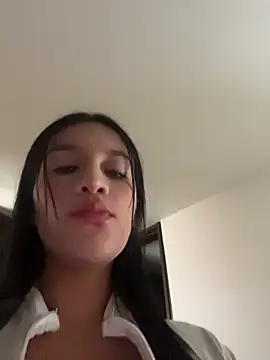 Snapshot of Emmily_19 chatting on 25, 5, 2026 Emmily 19 online show from 25, 5, 2026