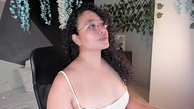 Snapshot of alixon_fiore5 chatting on 20, 5, 2026 alixon fiore5 online show from 20, 5, 2026