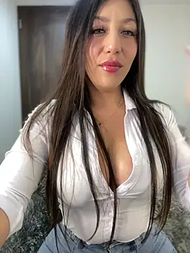 MiaJones21 online show from 5, 5, 2026