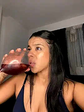 Snapshot of trianawhite chatting on 19, 11, 2025 trianawhite online show from 19, 11, 2025