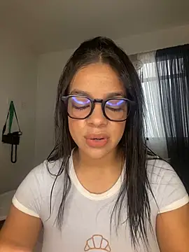 Snapshot of trianawhite chatting on 2, 12, 2025 trianawhite online show from 2, 12, 2025