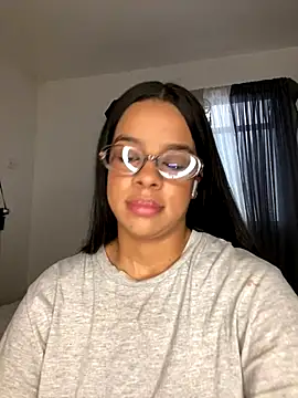 Snapshot of trianawhite chatting on 3, 12, 2025 trianawhite online show from 3, 12, 2025