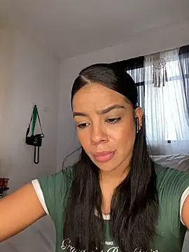 Snapshot of trianawhite chatting on 5, 12, 2025 trianawhite online show from 5, 12, 2025