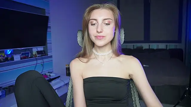 CassiaBlade1 online show from 7, 10, 2025