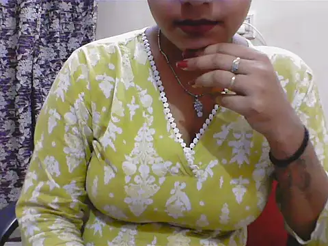 Snapshot of LovingPihu chatting on 18, 5, 2026 LovingPihu online show from 18, 5, 2026