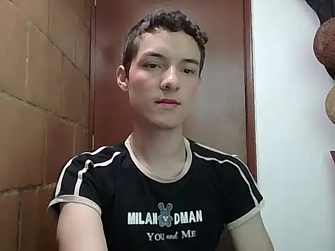 Snapshot of andys_26 chatting on 15, 4, 2026 andys 26 online show from 15, 4, 2026