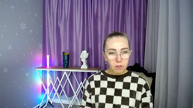 queen a n i online show from 14, 9, 2025