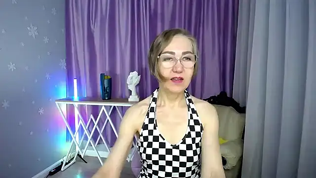 queen a n i online show from 31, 10, 2025