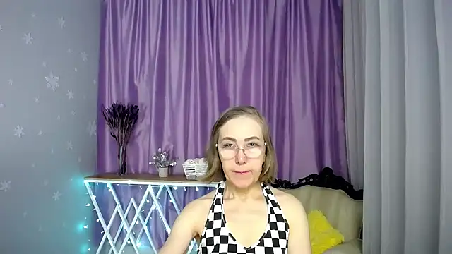 queen a n i online show from 7, 4, 2026