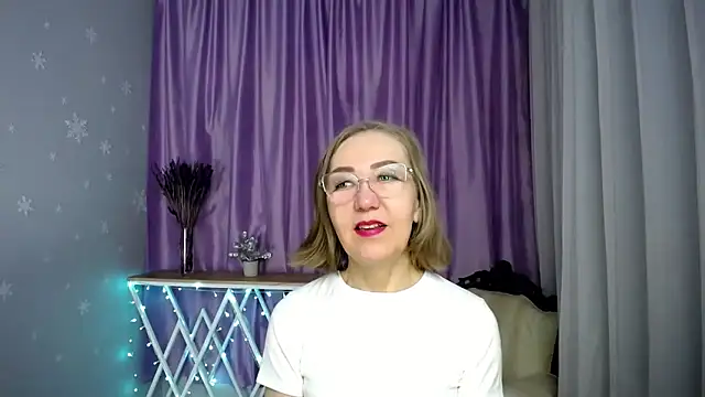 queen a n i online show from 8, 5, 2026