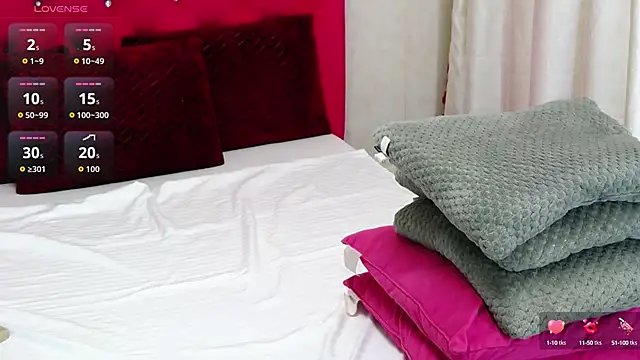 Snapshot of LoraDelNiro chatting on 29, 10, 2025 LoraDelNiro online show from 29, 10, 2025