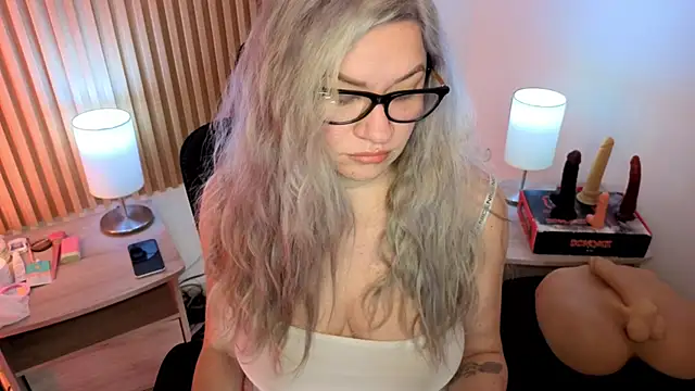 Snapshot of MarianL0ve chatting on 15, 4, 2026 MarianL0ve online show from 15, 4, 2026