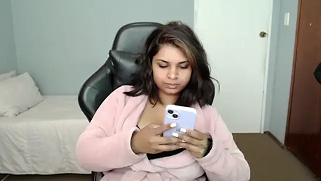 Snapshot of layla_amin chatting on 2, 7, 2026 layla amin online show from 2, 7, 2026