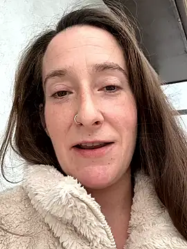 Mini And The Bear online show from 15, 2, 2026