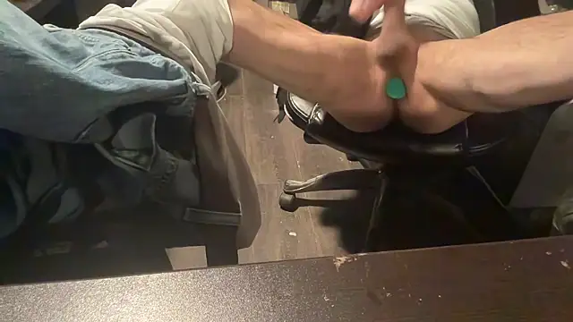 Snapshot of eddieeatsass chatting on 14, 1, 2026 eddieeatsass online show from 14, 1, 2026