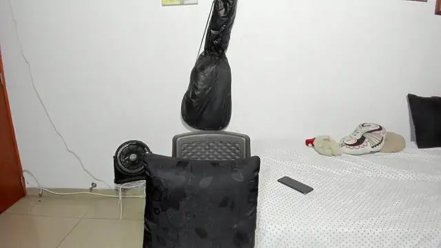 Snapshot of D-yanamilf chatting on 14, 9, 2025 D-yanamilf online show from 14, 9, 2025